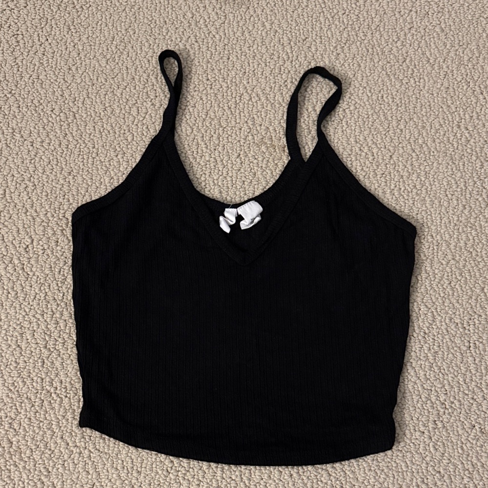 Tilly’s Cropped Black Ribbed V-Neck Women's Tank Top